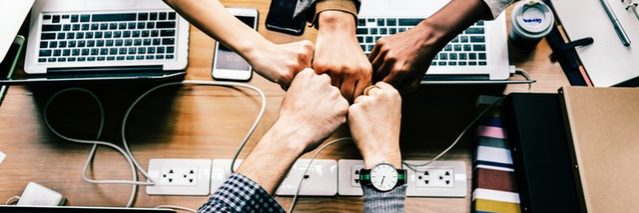 bump-collaboration-colleagues-1068523