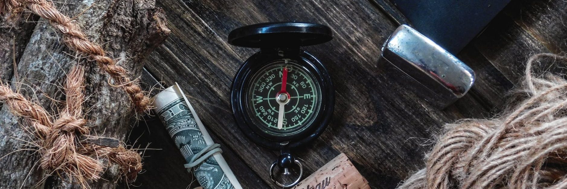 pexels-photo-2427806 brujula