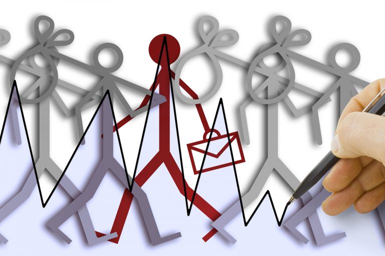 contrario contra corriente opuesto