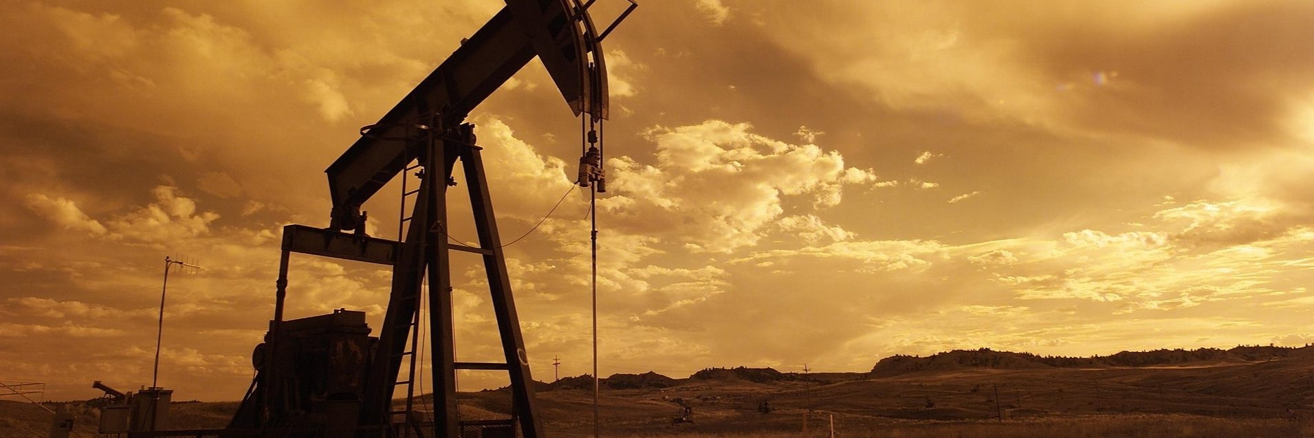 oil-pump-jack-1407715_1920